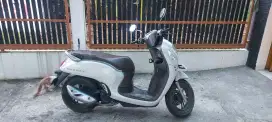 Scoopy keyless 2022 warna putih