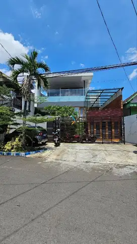 dijual rumah mewah full furnish lokasi strategis di tengah kota malang