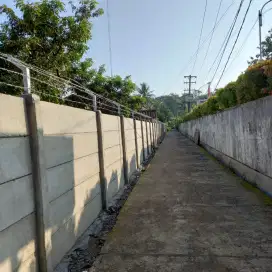 Pagar panel terpasang