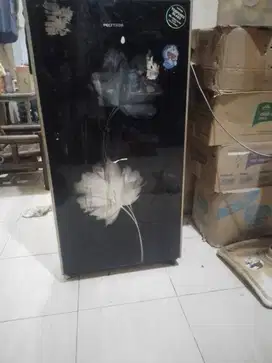 Jual kulkas polytron satu pintu.