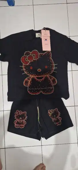 Baju Bangkok. Set dan sweater.