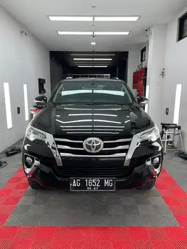 Dijual Toyota Fortuner G A/T 2017 Hitam MATIC – Mesin Halus, Tanpa PR