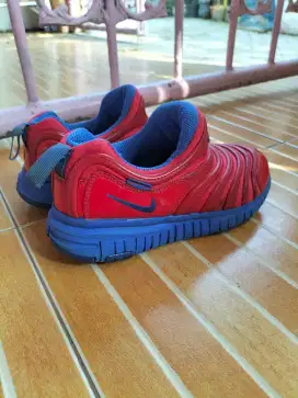 Sepatu anak Nike Dynamo free uk.33,5 21cm