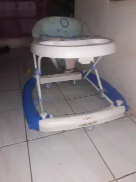 Baby walker bayi