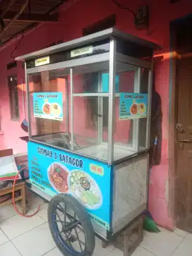 Gerobak mangkal masih mulus
