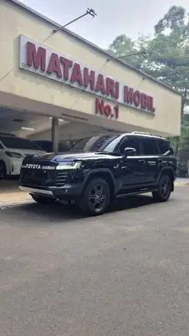 KM 16000 - TOYOTA LC 300 GR -SPORT - 2023 BLACK ON BLACK