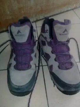 sepatu eiger ws tyrano ungu size 40