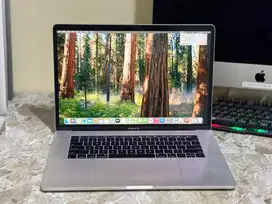 Macbook pro 2018 15inch i7 32/512
