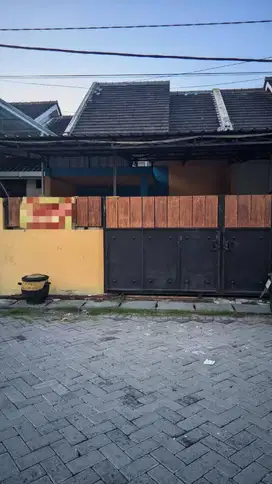 Rumah Tambak Medokan Ayu STRATEGIS