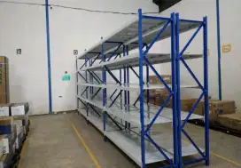 Rak besi susun gudang