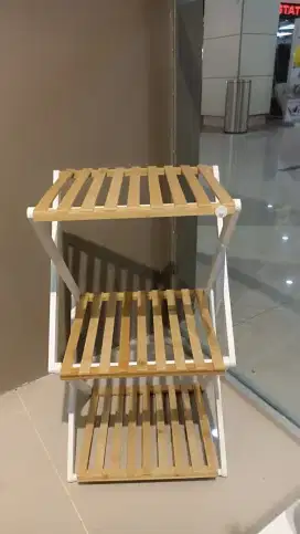 Rak penyimpanan bambu
