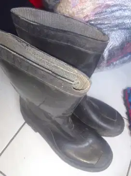 DIJUAL SEPATU BOOT DAN TAS SEKOLAH