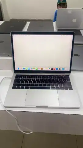 MacBook Pro 2019 i5 RAM 16GB SSD 512GB 13 MINUS DENT