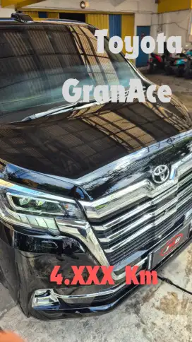 Toyota GranAce Premium Very Low KM 4.571