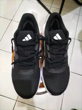 Dijual sepatu adidas ukuran 45