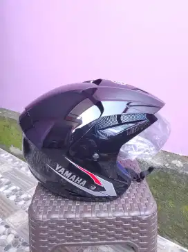 Dijual Helm YAMAHA bawaan dealer yamaha