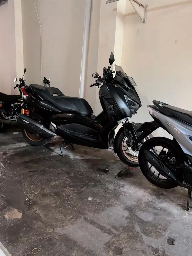 Yamaha XMAX ABS  tipe Tertinggi km 15.000 Masih Mulus