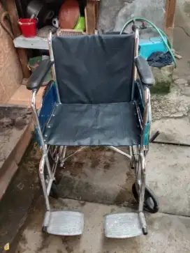 Kursi roda bekas