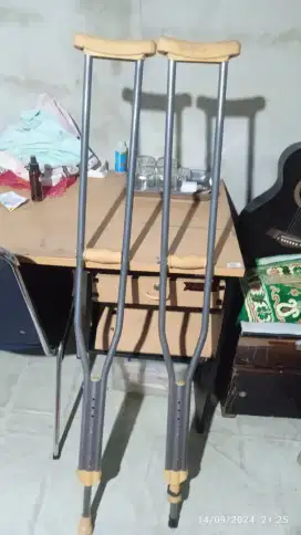Tongkat alat bantu jalan