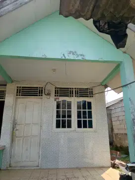DIKONTRAKAN RUMAH Lokasi strategis dekat Lippo mall karawaci , Binong