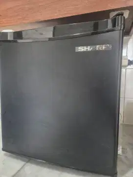 KULKAS SHARP MINI PORTABLE 50L