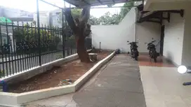 Disewakan rumah rapi di tosiga, kebon jeruk Jakbar