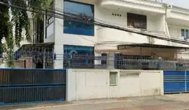 DISEWA RUMAH SUNTER BISA USAHA PINGGIR JALAN UKU 15X25.6 STRATEGIS