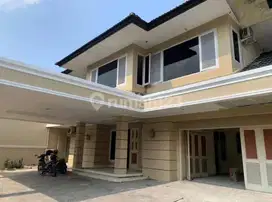 LXMMT 0130 Disewa Rumah Di Jalan Utama Pondok Indah Jakarta Selatan