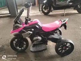Motor-motoran aki anak