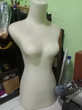 Manekin badan bekas
