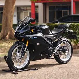 YAMAHA YZF R15 V4 BLACK 2022 KM 8K PAJAK ON KAYAK BARU