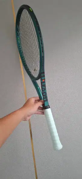 Wilson Blade v9 100, 300 gram, Raket Tenis, Tennis Racket