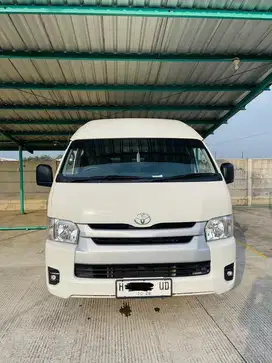 Toyota Hiace Commuter 2023