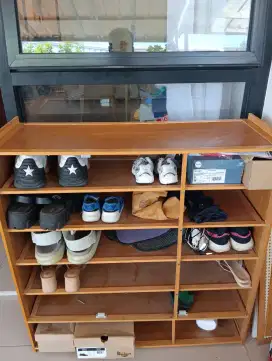 Rak sepatu kayu