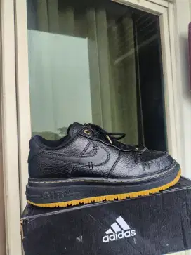 Nike Air Force 1 Luxe Black Gum sz 44
(ORI)