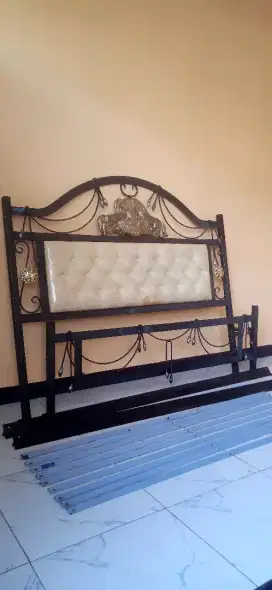 Ranjang Besi Model Klasik