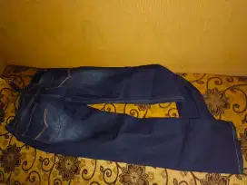 Celana jeans  ukuran 33