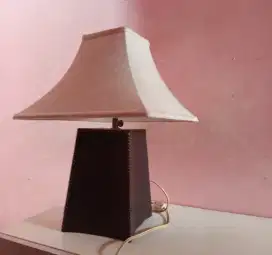 Lampu kap meja sudut