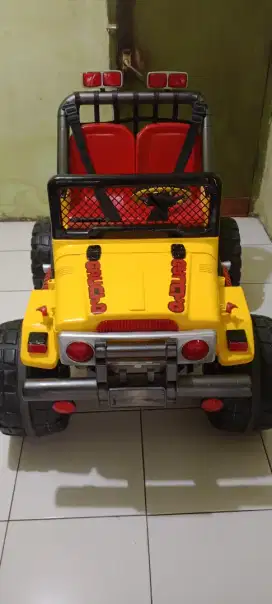 Mobil aki anak PEG PEREGO