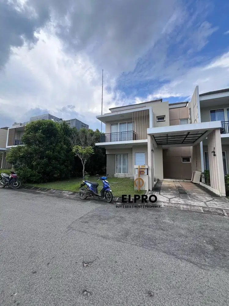 Dijual Rumah Hook brlakang taman  Orchard Park Batam !!!