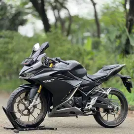 HONDA NEW CBR 150R HITAM 2023 KM 15K PAJAK PANJANG SUPER GRES