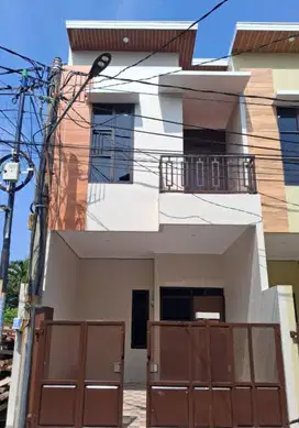 JUAL RUMAH SIAP HUNI DUA LANTAI DI PUP SEKTOR V BEKASI (C0519)