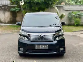 Toyota Vellfire 2.4 AT 2010