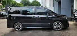 Suzuki Voxy 2021 hitam