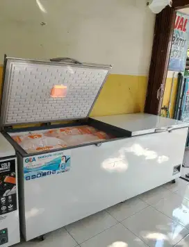 Freezer Box GEA 1200 Liter Super Dingin & Beku Tinggal Pake Saja