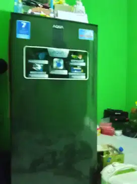 Kulkas Aqua bekas seperti baru baru pemakaian 1thn masih baru