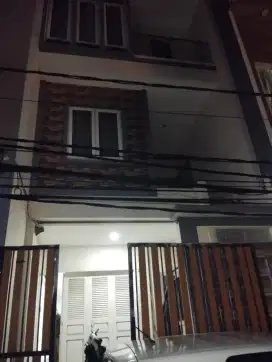 DIJUAL Rumah Daerah Pademangan Luas Tanah 74M²,Luas Bangunan 108M²,SHM