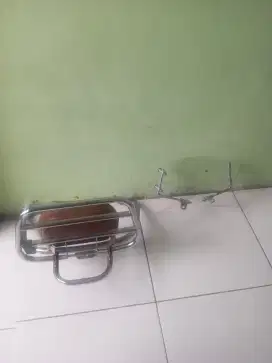 Behel Dan Visor Motor Listrik Vespa