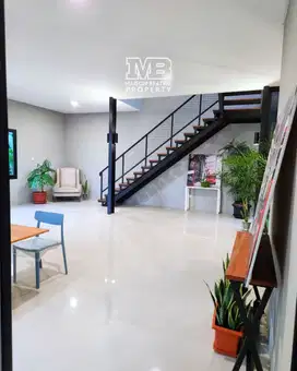 DIJUAL RUMAH CEPAT !RUMAH TUMBUH 2LANTAI DG HALAMAN YANG LUAS CIATER