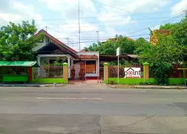 Rumah Mangku 449m² Jalan Raya Surakarta